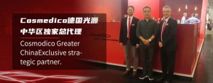 General Manager Mr. Shi poses for a photo with the general agent of Cosmedico in Greater China